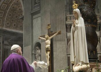 Papa Francesco consacra Ucraina e Russia a Maria