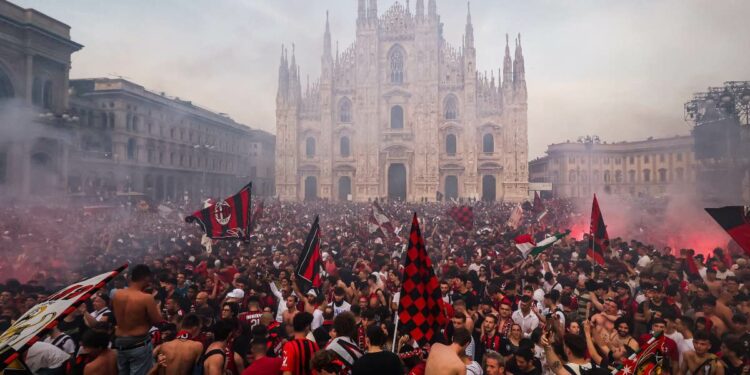 Festa scudetto dei tifosi del Milan (Foto: 2022, LaPresse)