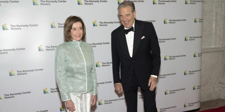 Nancy Pelosi e il marito Paul (Foto: 2021, LaPresse)