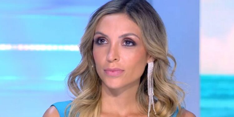 Beatriz Marino in studio all'Isola dei Famosi (Foto: web)