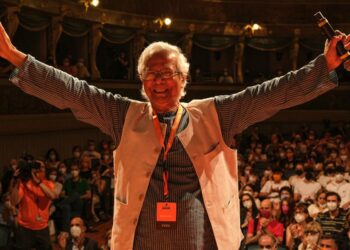 Festival dell'Economia L’impresa sociale per uno sviluppo economico sostenibile Nella foto: Muhammad YUNUS e pubblico in sala Data 3 giugno 2022 Luogo: TEATRO SOCIALE Foto: SIMONINI Marco - Archivio Ufficio Stampa PAT