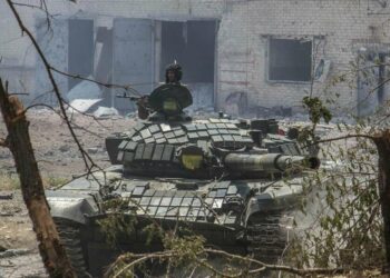 Un tank ucraino a Severodonetsk (LaPresse)