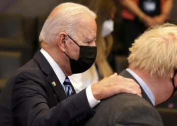 Il presidente americano Joe Biden con il premier britannico Boris Johnson (LaPresse)