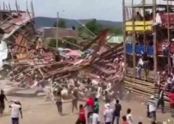 Colombia, crollano spalti di un'arena durante corrida