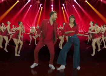 Cesare Cremonini e Martina Maggiore nel video di "Giovane stupida" (YouTube)