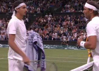 Sonego e Nadal durante match Wimbledon 2022