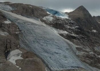 Valanga di ghiaccio sulla Marmolada (foto Suem Veneto, profilo Twitter)