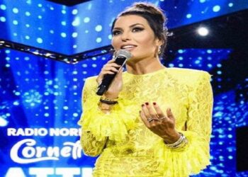 Elisabetta Gregoraci abito Battiti Live