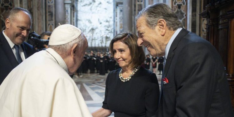 Vaticano, Pelosi e Francesco