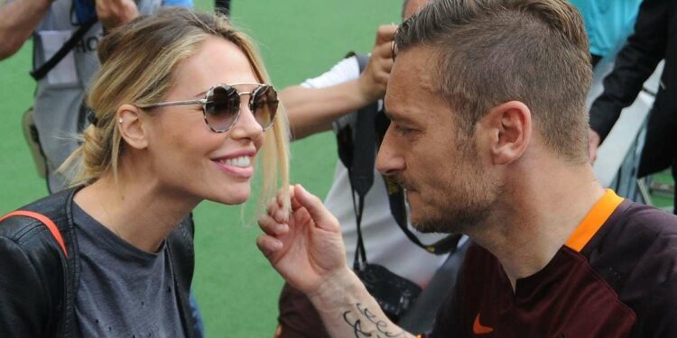 Francesco Totti e Ilary Blasi
(Foto: web)