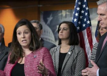 Elise Stefanik (a sin.) (LaPresse)