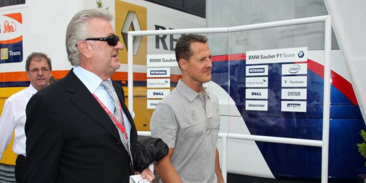 Michael Schumacher con lo storico manager Willy Weber (Foto LaPresse)