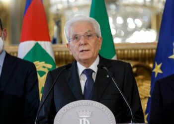 Il presidente della Repubblica Sergio Mattarella dopo la firma del decreto di scioglimento (LaPresse)