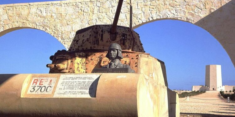 El Alamein (Egitto), monumento al carrista della Folgore (LaPresse)