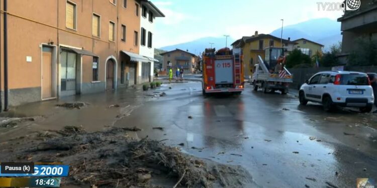 Bomba d'acqua a Brescia, screen da Tv2000