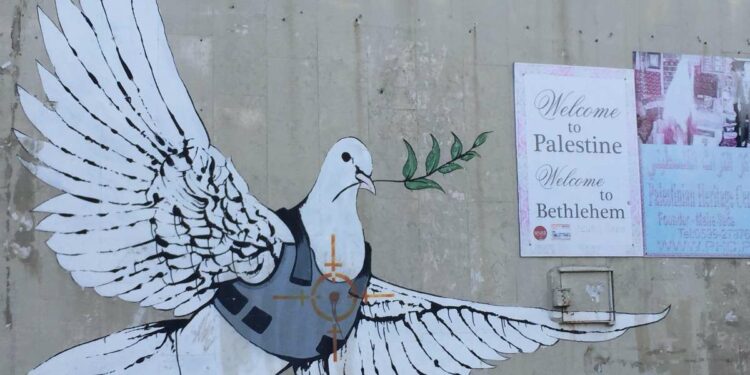 L'opera di Bansky sul muro tra Israele e Palestina (foto dMP)