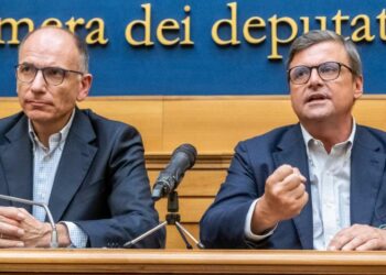 Enrico Letta, Pd (a sin.) e Carlo Calenda (Azione) (LaPresse)