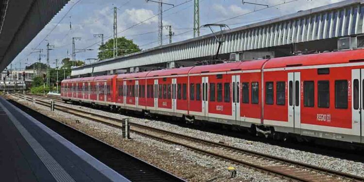 Treno in stazione (Foto: Pixabay)