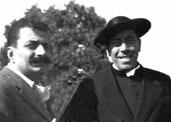 Giovannino Guareschi e Fernandel sul set di "Don Camillo" nel 1952 (foto da Wikipedia)