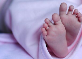 Piedi bambino neonato (da Pixabay)