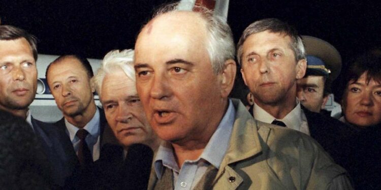 Mikhail Gorbaciov nei giorni del golpe, agosto 1991 (LaPresse)