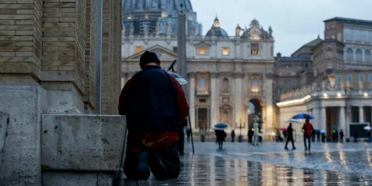 In piazza San Pietro (LaPresse)