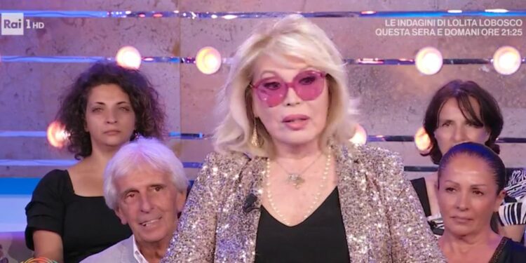 Amanda Lear (Da noi... a ruota libera, 2022)