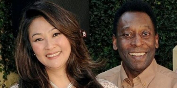 Pelè con la terza moglie Marcia Aoki Cibele (dal web)