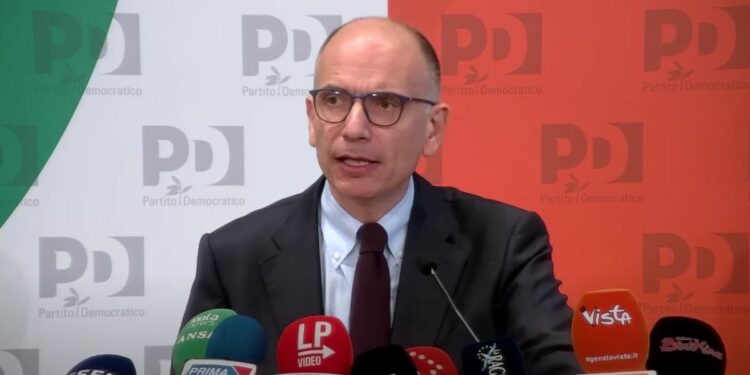 Enrico Letta durante la conferenza stampa post Elezioni Politiche 2022. (diretta Youtube, Partito Democratico)