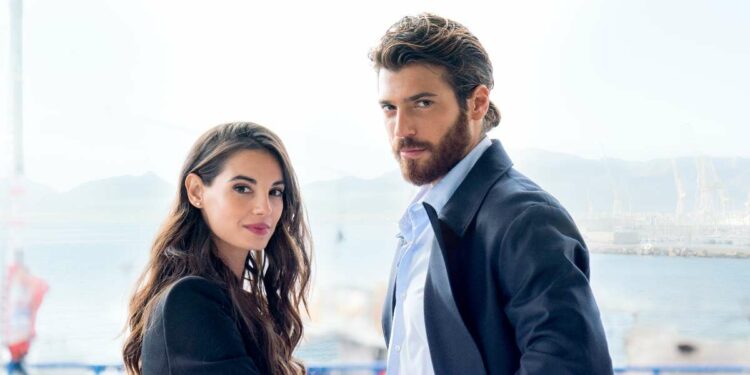 Francesca Chillemi e Can Yaman in "Viola come il mare"