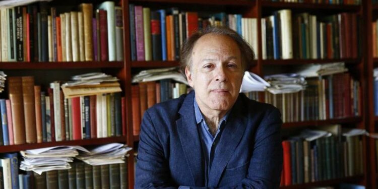 Lo scrittore spagnolo Javier Marías (1951-2022) (LaPresse)