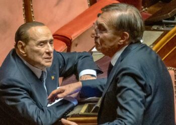 il momento in cui Berlusconi manda a quel paese Ignazio La Russa, prima della sua elezione (LaPresse)