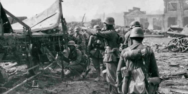 Truppe tedesche a Stalingrado nel 1942 (foto da Wikipedia)