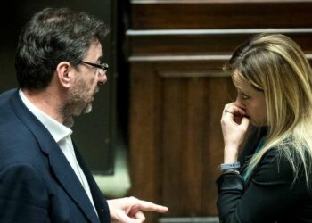 Giancarlo Giorgetti (Lega) con Giorgia Meloni (FdI) (LaPresse)