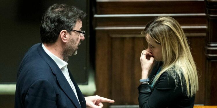 Giancarlo Giorgetti (Lega) con Giorgia Meloni (FdI) (LaPresse)