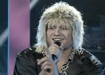 Antonino Spadaccino è Rod Stewart a Tale e quale show 2022