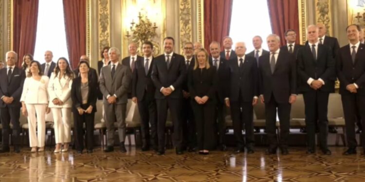 Governo Meloni, foto dopo il giuramento al Quirinale (screen da YouTube)