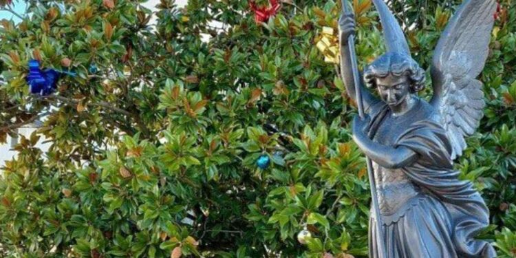 Les Sables-d'Olonne, statua San Michele