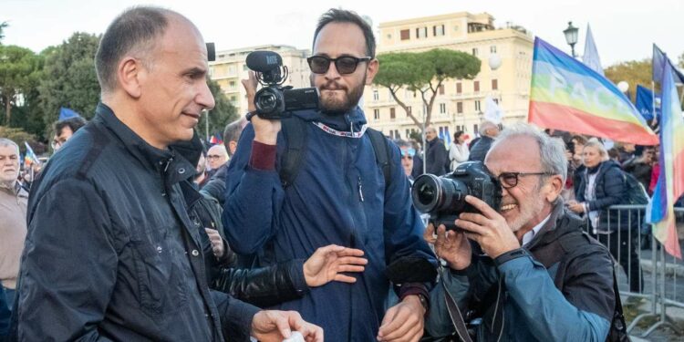 Enrico Letta in piazza per la pace