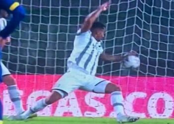 Il tocco di mano di Danilo in Verona-Juventus