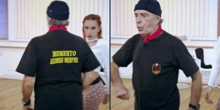 Enrico Montesano e la maglia col simbolo e motto X Mas