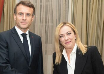 Meloni con Macron