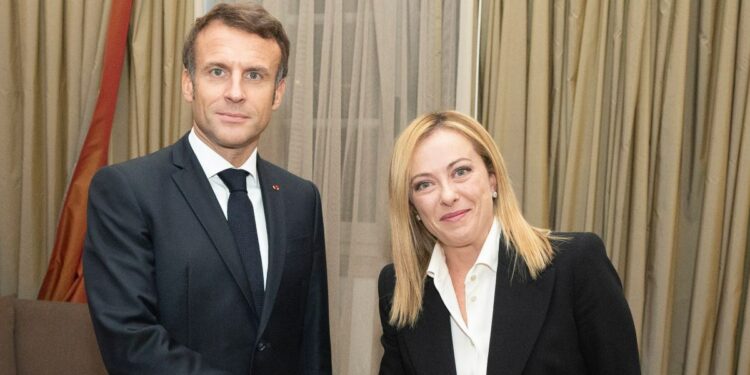 Meloni con Macron