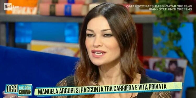 Manuela Arcuri a Oggi è un altro giorno