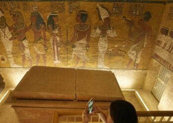 L'interno della tomba di Tutankhamon, a Luxor (Egitto) (LaPresse)