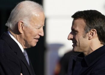 Joe Biden ed Emmanuel Macron (Lapresse)