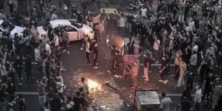 Proteste a Teheran (LaPresse)