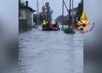 Isola di Capo Rizzuto, maltempo (screen da canale Twitter Vigili del Fuoco)