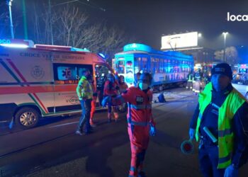 Milano scontro auto tram