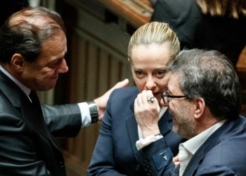 Maurizio Leo, Giorgia Meloni e Giancarlo Giorgetti (Lapresse)